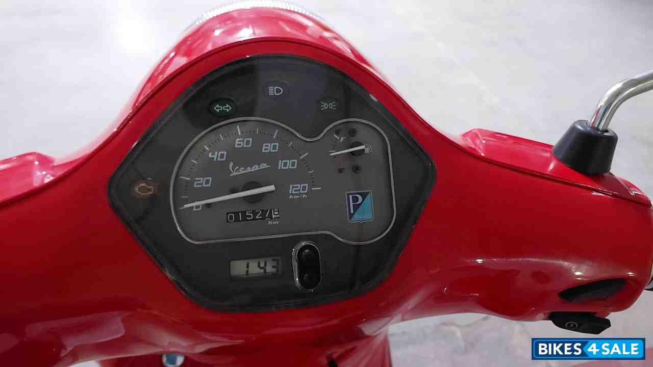 Red Vespa ZX 125 BS6 Red Vespa ZX 125 BS6
