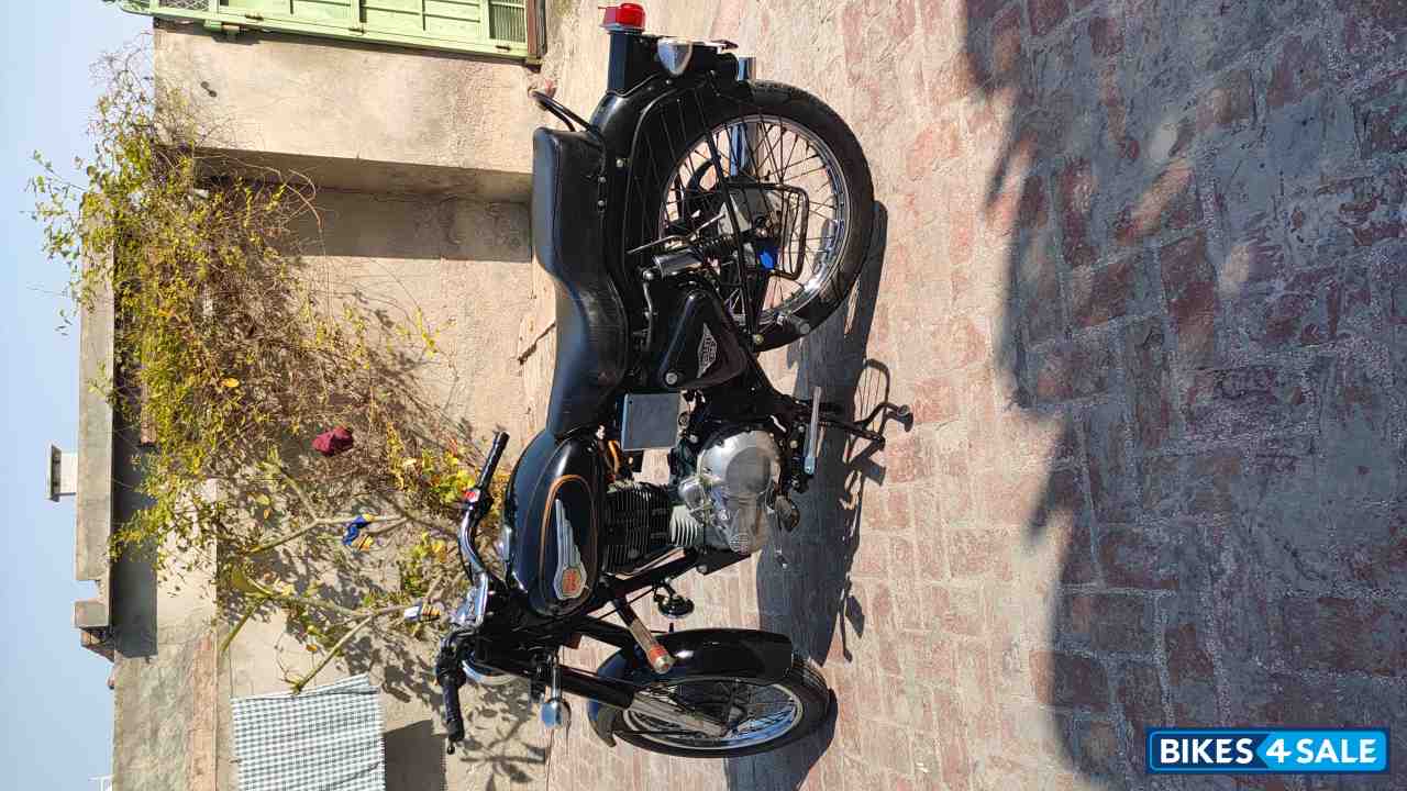 Black Royal Enfield Bullet Standard 350 Black Royal Enfield Bullet Standard 350