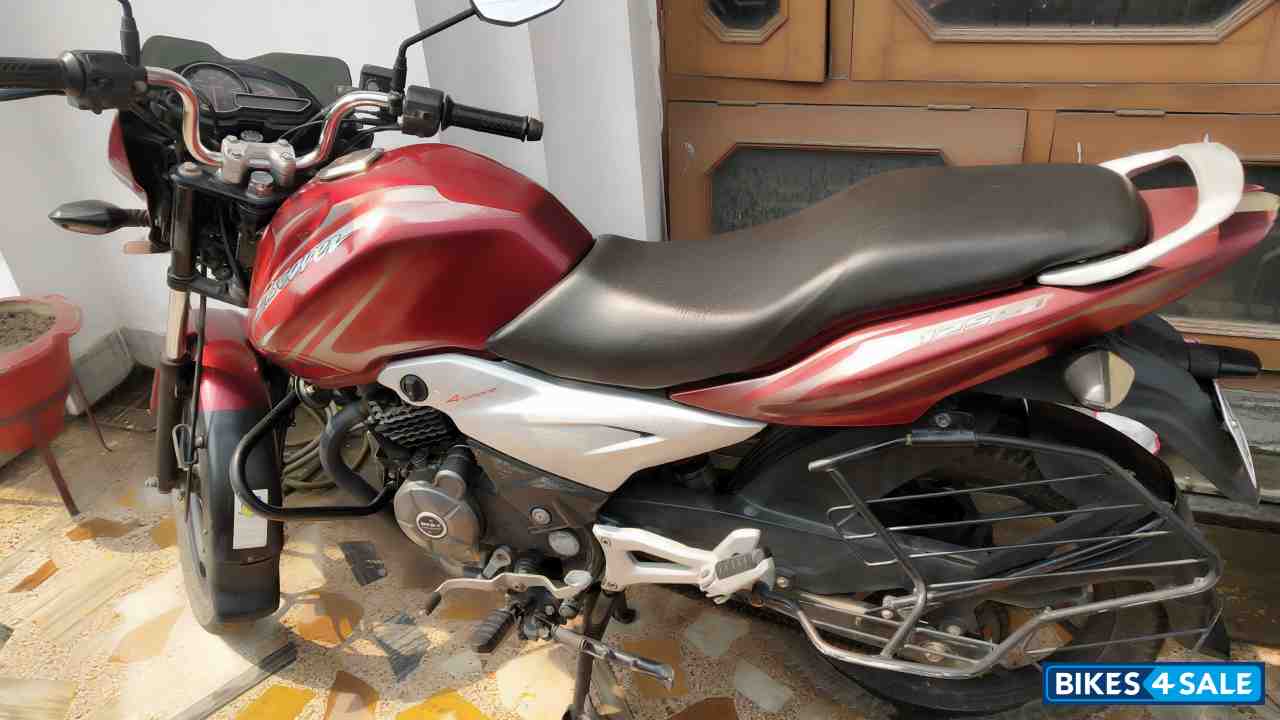 Red Bajaj Discover DTSi 125 Red Bajaj Discover DTSi 125