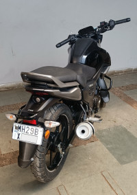 Black TVS Raider 125