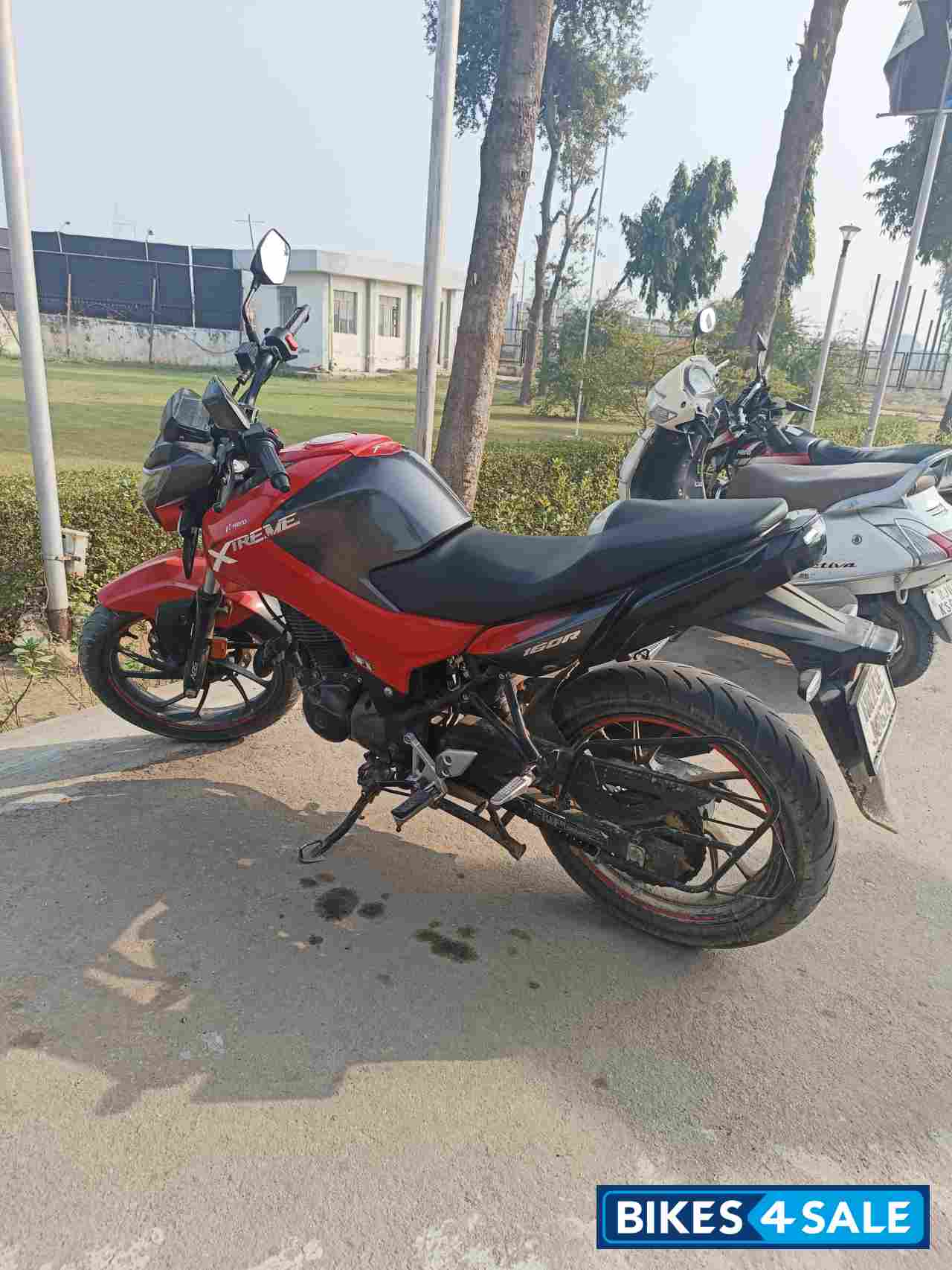 Red & Black Hero Xtreme 160R 100 Million Edition Red & Black Hero Xtreme 160R 100 Million Edition