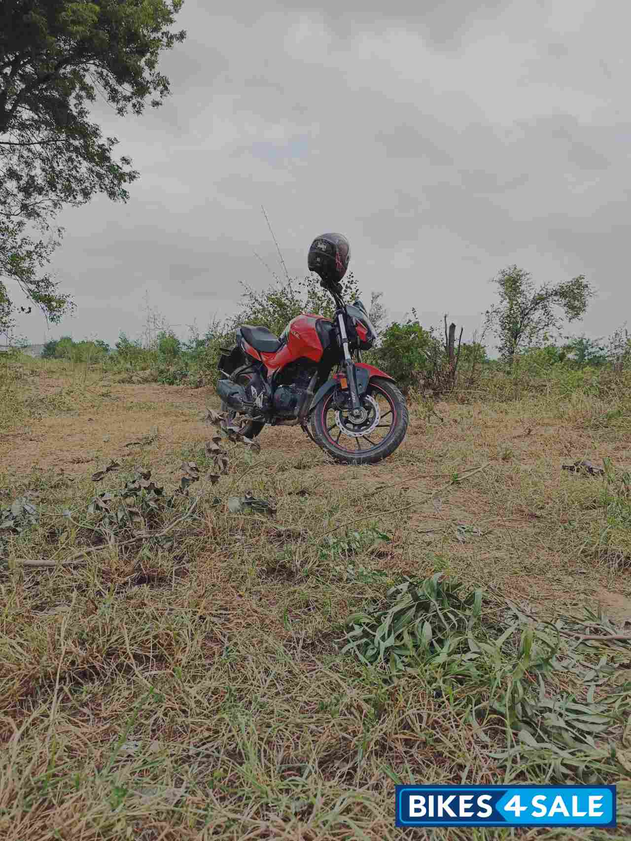 Red & Black Hero Xtreme 160R 100 Million Edition Red & Black Hero Xtreme 160R 100 Million Edition