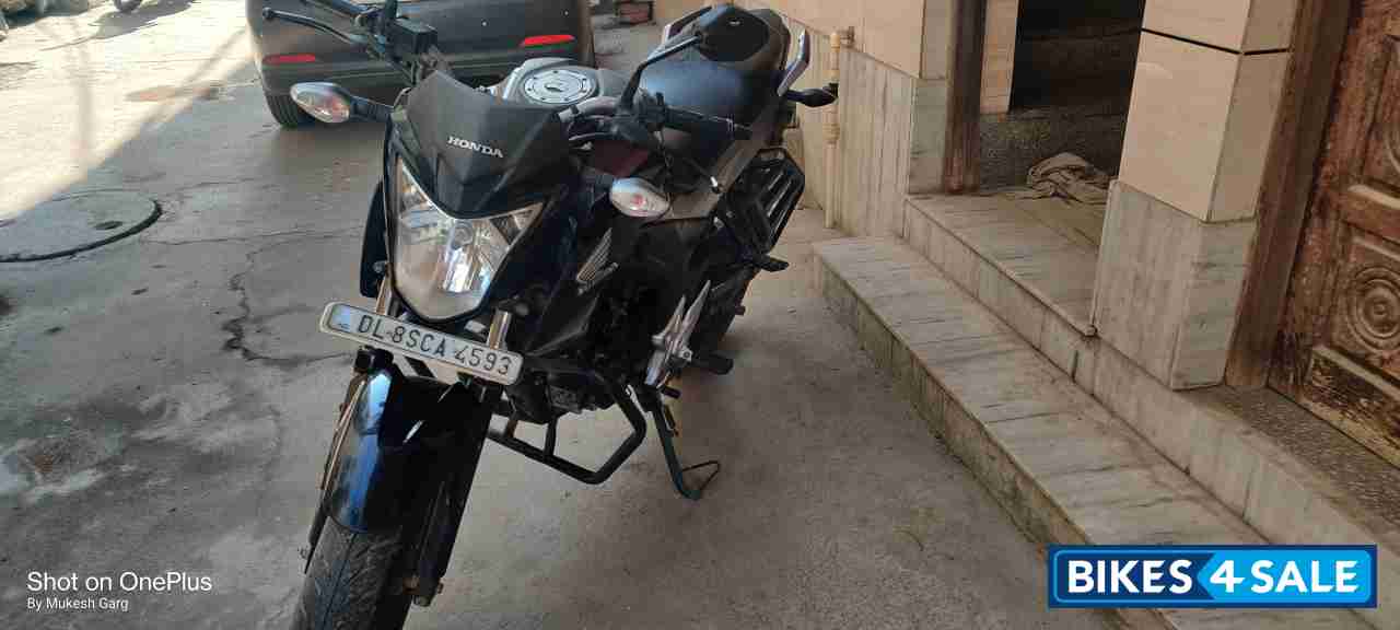 Black Honda CB Hornet 160R Black Honda CB Hornet 160R