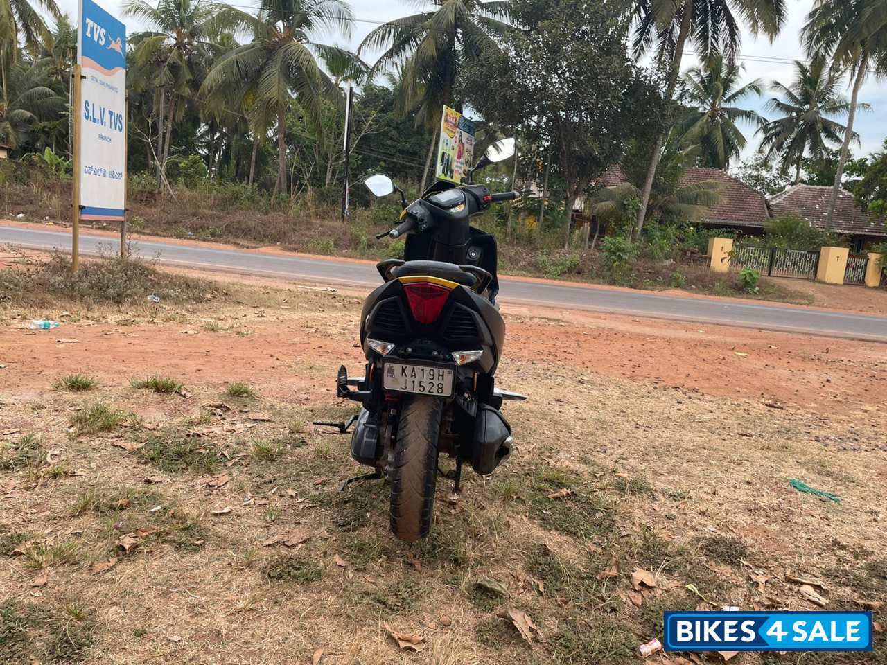 Black & Yellow TVS NTORQ 125 Black & Yellow TVS NTORQ 125