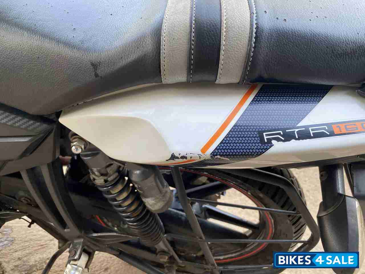 White TVS Apache RTR 160 White TVS Apache RTR 160