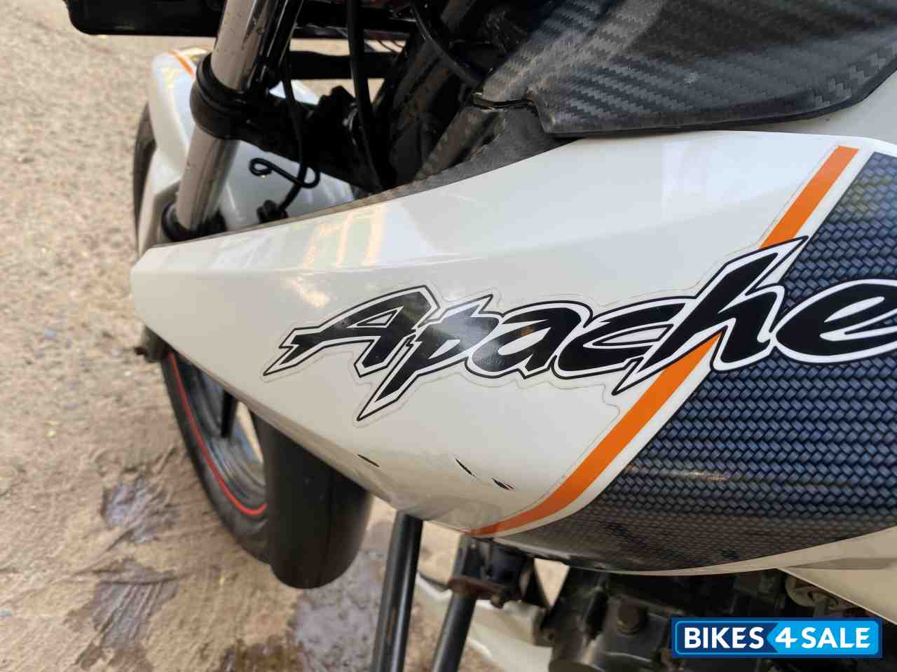 White TVS Apache RTR 160 White TVS Apache RTR 160