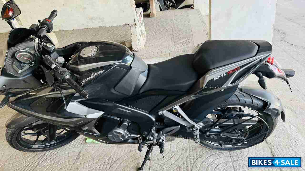 Graphite Black Bajaj Pulsar RS 200 Graphite Black Bajaj Pulsar RS 200