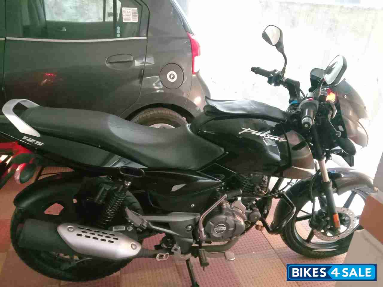 Black Bajaj Pulsar 125 Carbon Fibre Disc Single Seat Black Bajaj Pulsar 125 Carbon Fibre Disc Single Seat