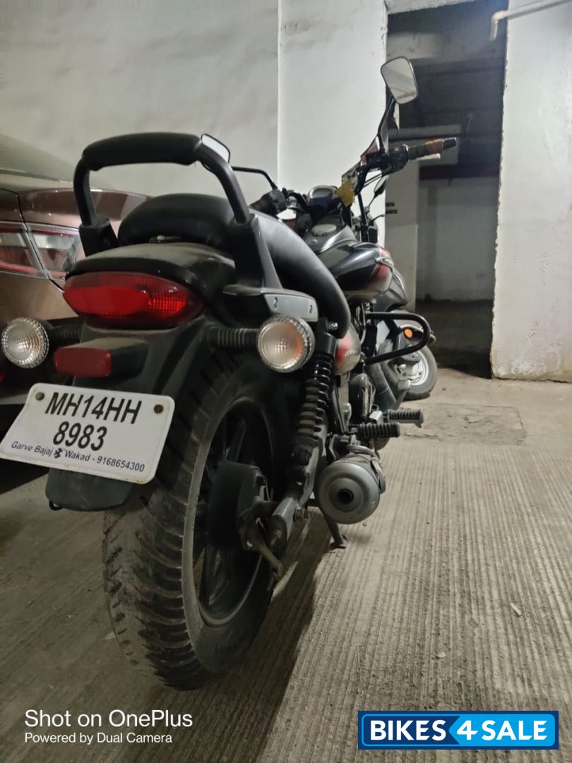 Black-red Matt Finish Bajaj Avenger Street 220