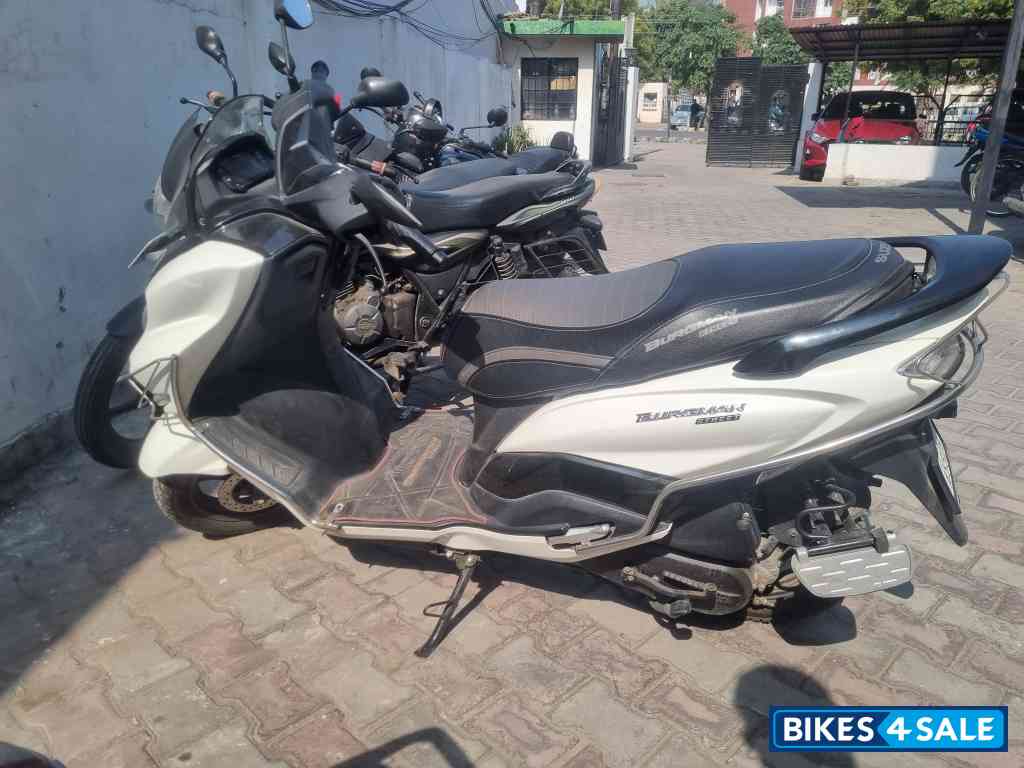 White Suzuki Burgman Street BS6