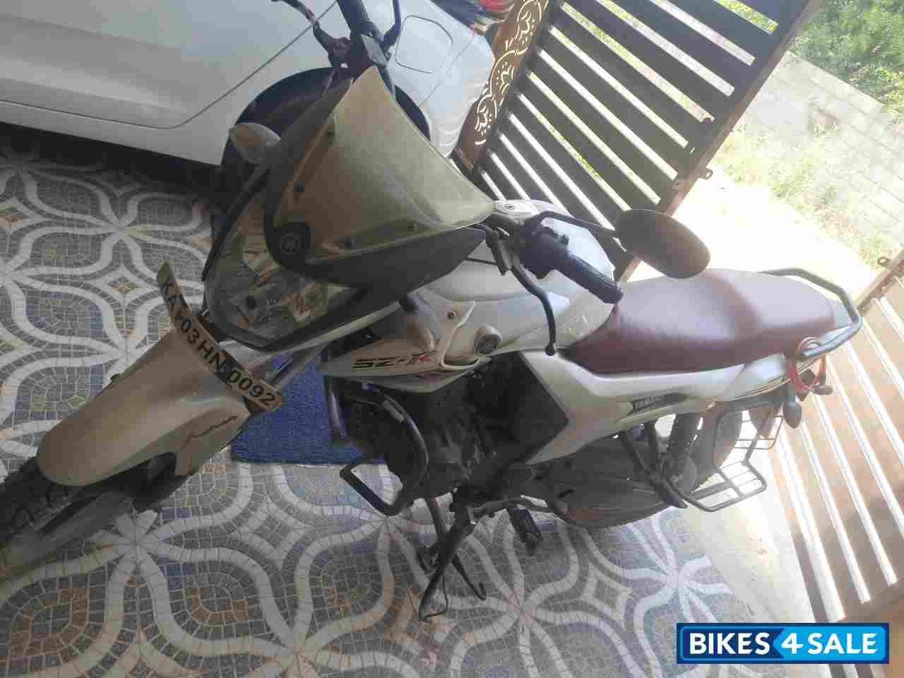 White Yamaha SZ-R White Yamaha SZ-R