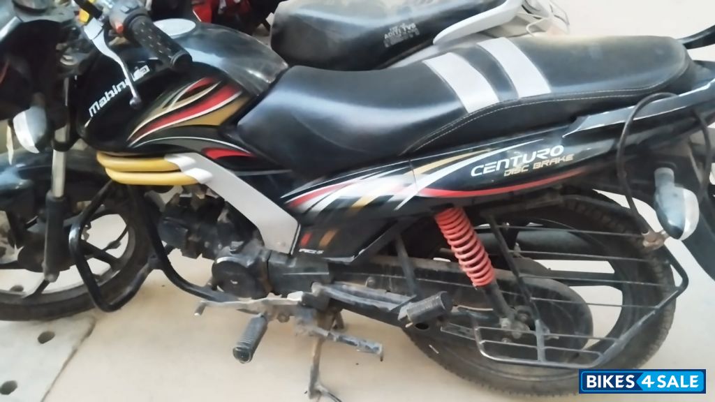 Black Mahindra Centuro N1 Black Mahindra Centuro N1