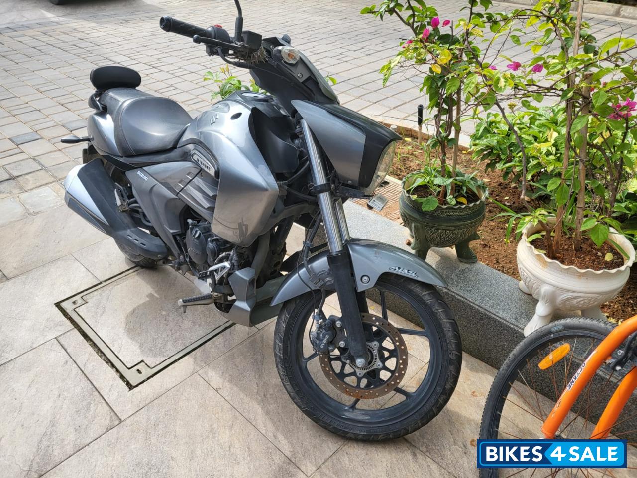 Grey Suzuki Intruder 150