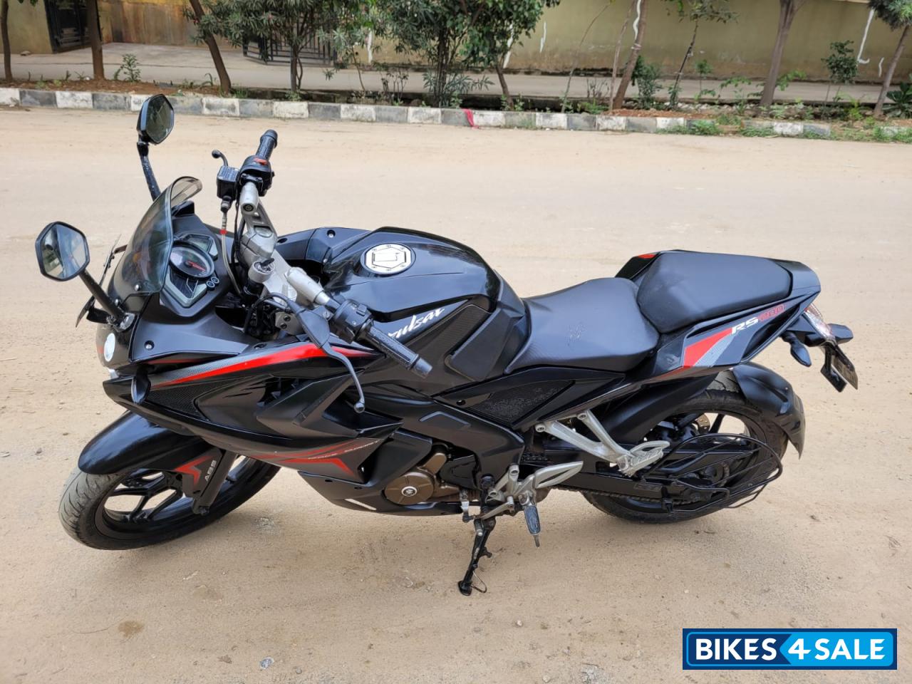 Black Bajaj Pulsar RS 200 ABS Black Bajaj Pulsar RS 200 ABS