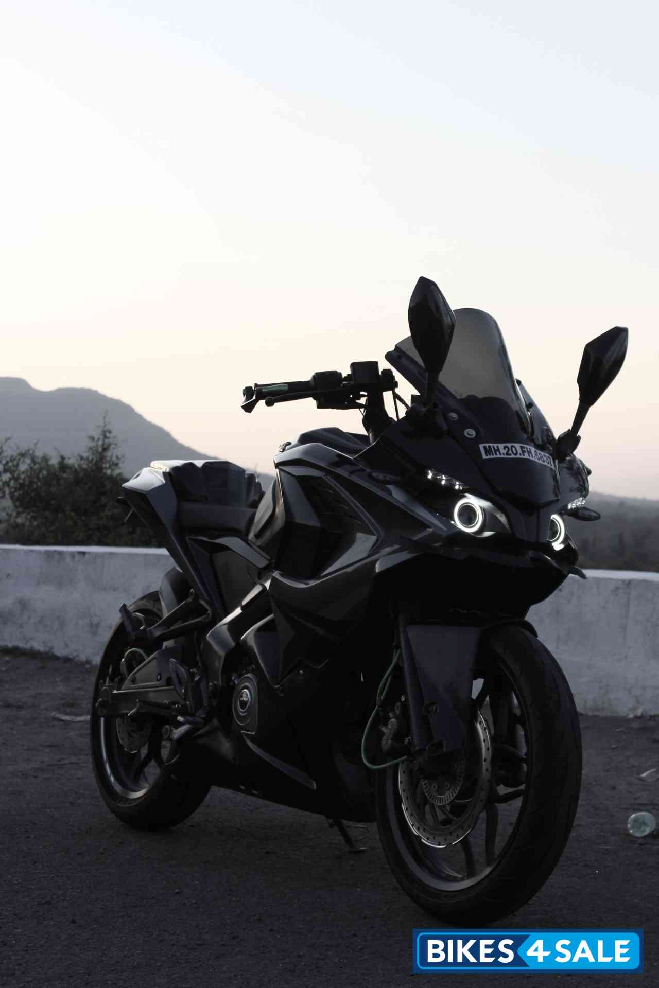 Space Grey Bajaj Pulsar RS 200 ABS Space Grey Bajaj Pulsar RS 200 ABS