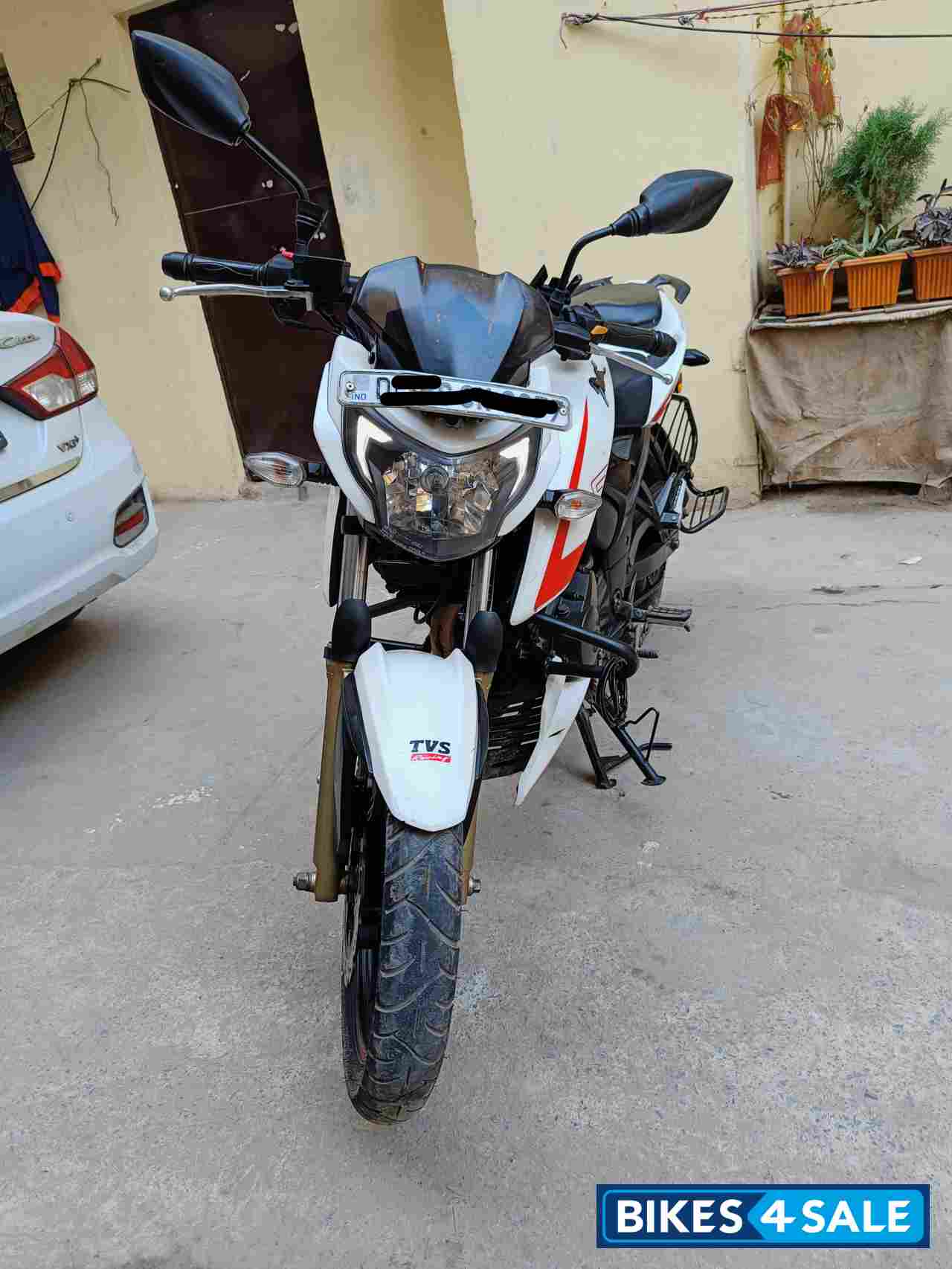 TVS Apache RTR 200 4V TVS Apache RTR 200 4V