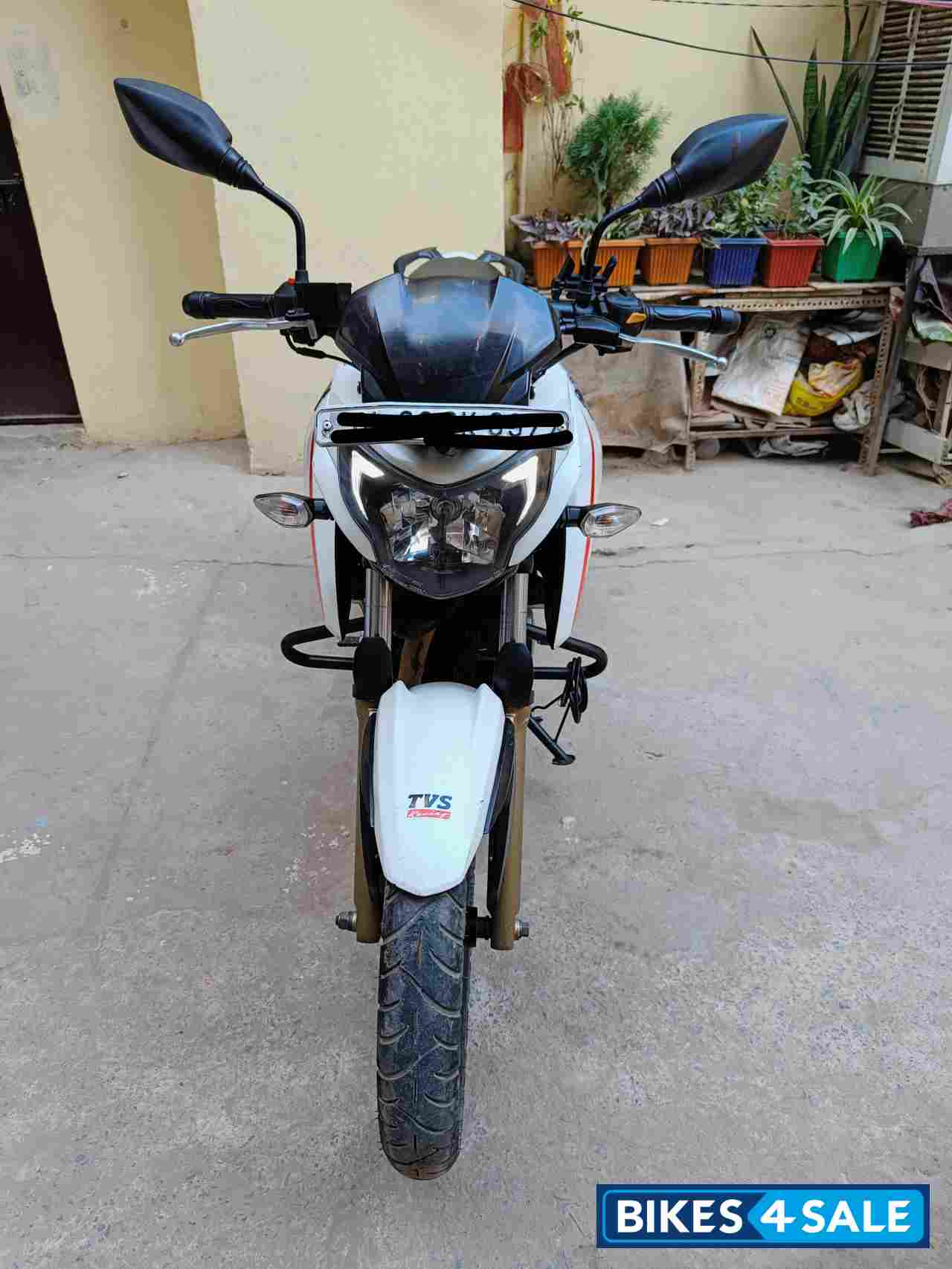 TVS Apache RTR 200 4V TVS Apache RTR 200 4V