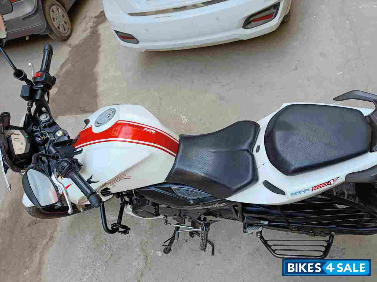 TVS Apache RTR 200 4V TVS Apache RTR 200 4V