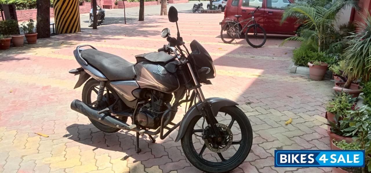 Gray Honda CB Shine Gray Honda CB Shine