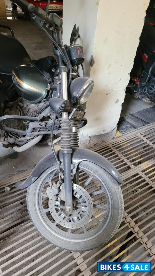 Millitary Green Bajaj Avenger 220 DTS-i Millitary Green Bajaj Avenger 220 DTS-i