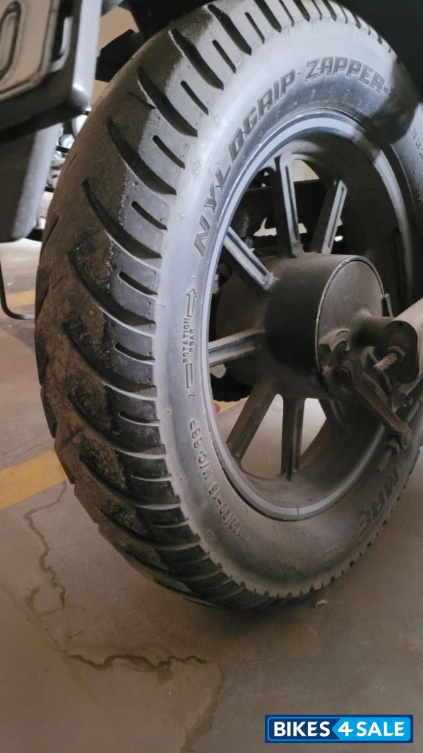 Millitary Green Bajaj Avenger 220 DTS-i Millitary Green Bajaj Avenger 220 DTS-i