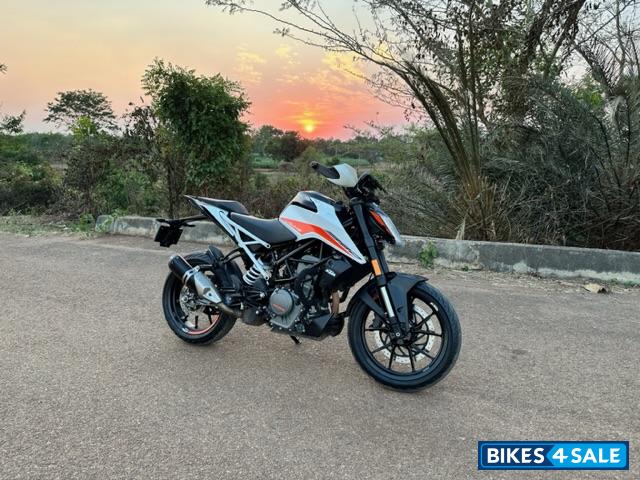 White KTM Duke 390 BS6