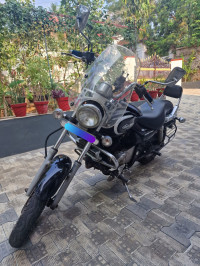 Black Bajaj Avenger Cruise 220