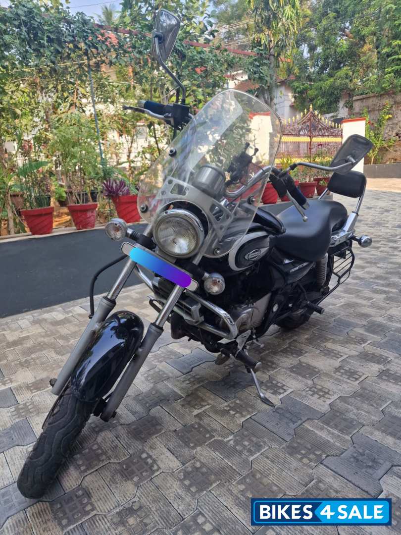 Black Bajaj Avenger Cruise 220