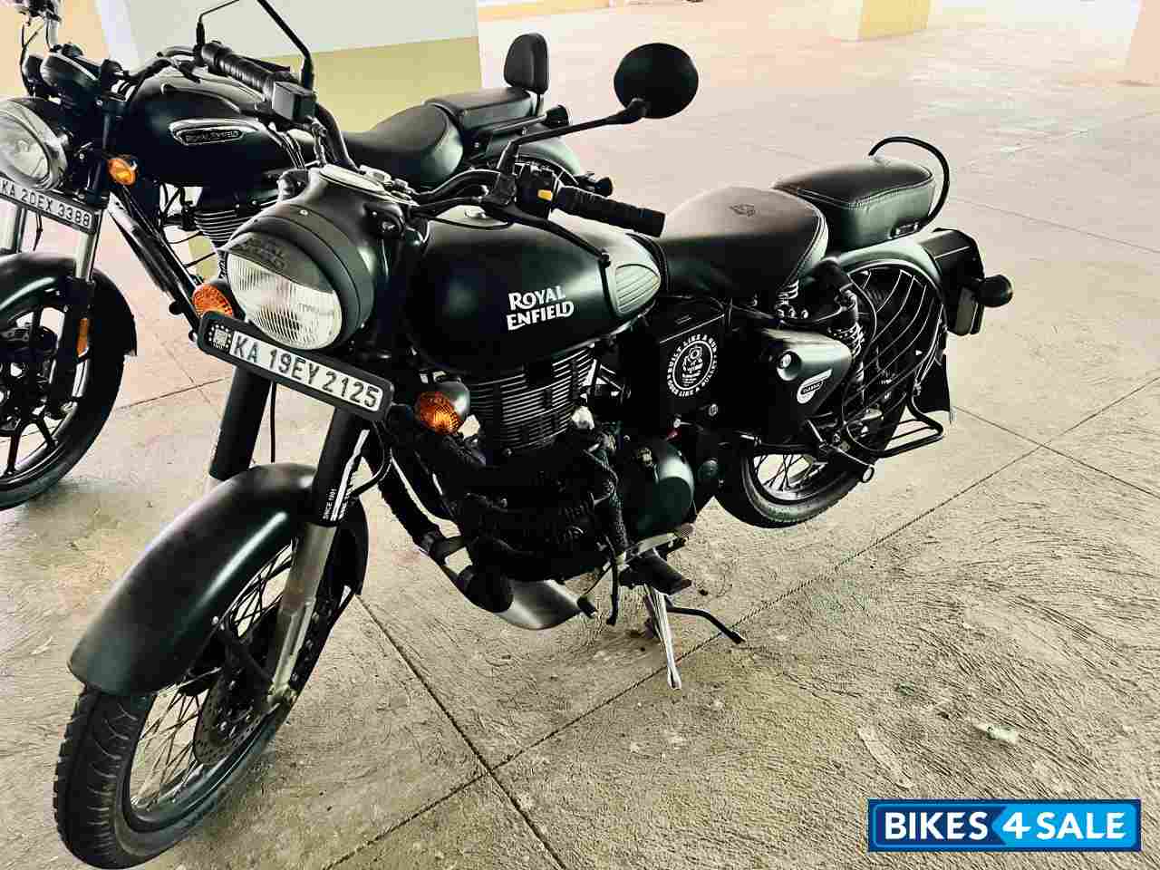 Royal Enfield Classic Stealth Black