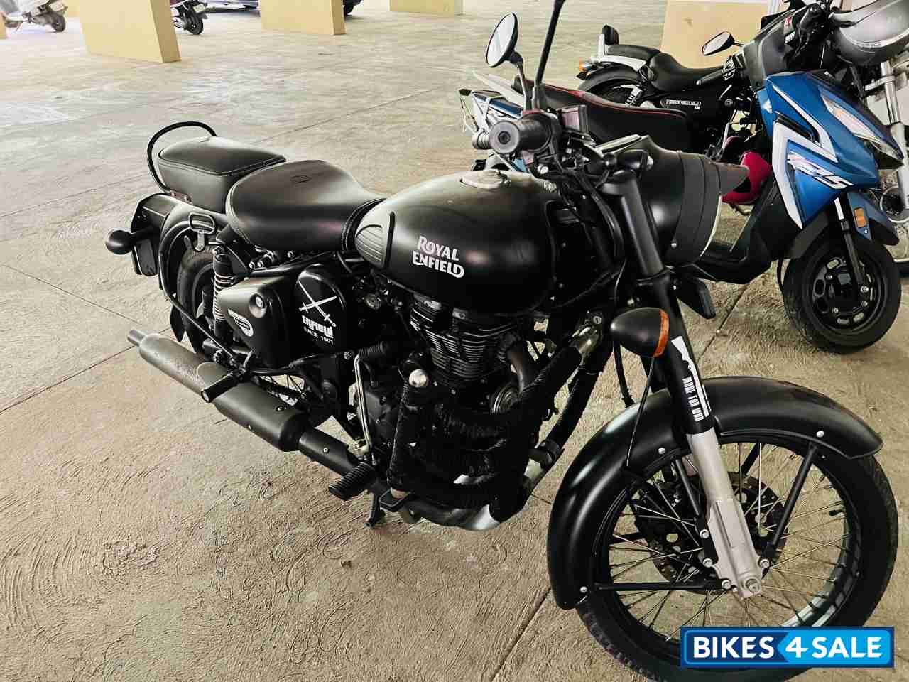 Royal Enfield Classic Stealth Black Royal Enfield Classic Stealth Black