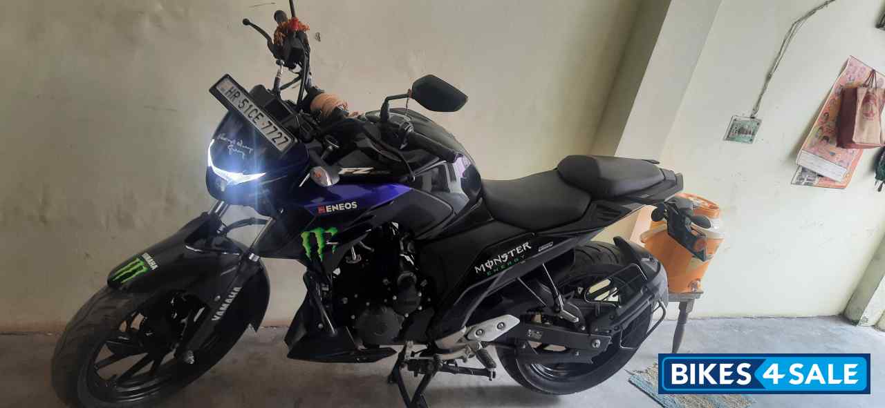 Black Yamaha FZS 25 BS6 Black Yamaha FZS 25 BS6