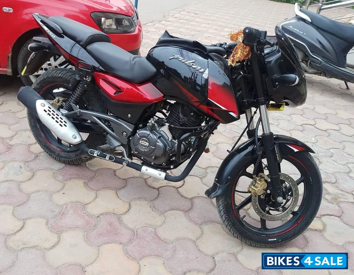 Black And Red Bajaj Pulsar 150 Twin Disc