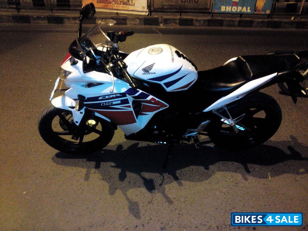Tricolor White Honda CBR 250R Tricolor White Honda CBR 250R