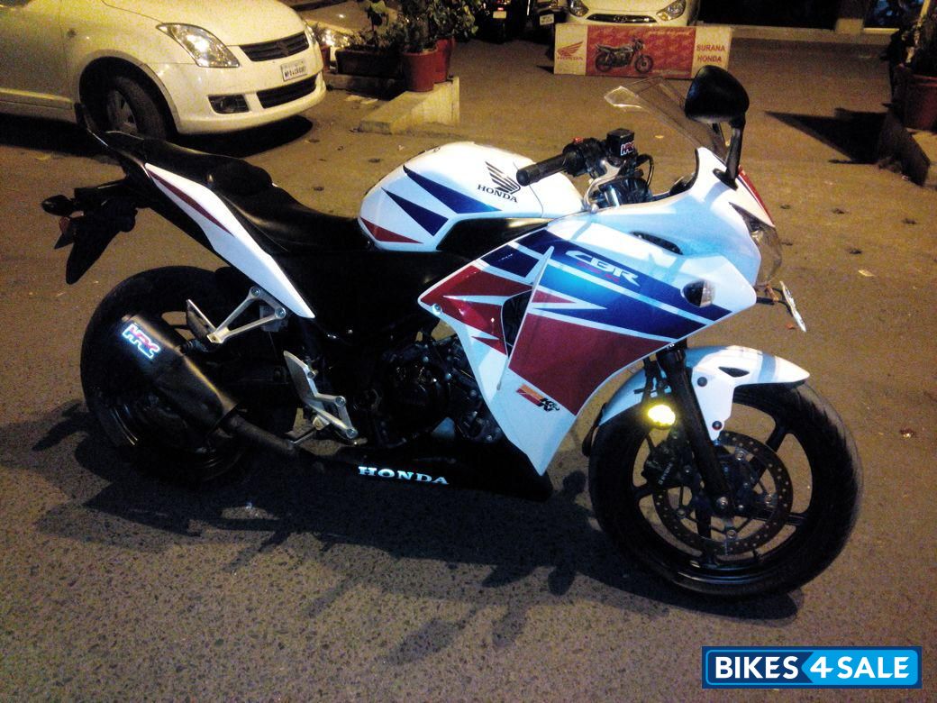 Tricolor White Honda CBR 250R Tricolor White Honda CBR 250R