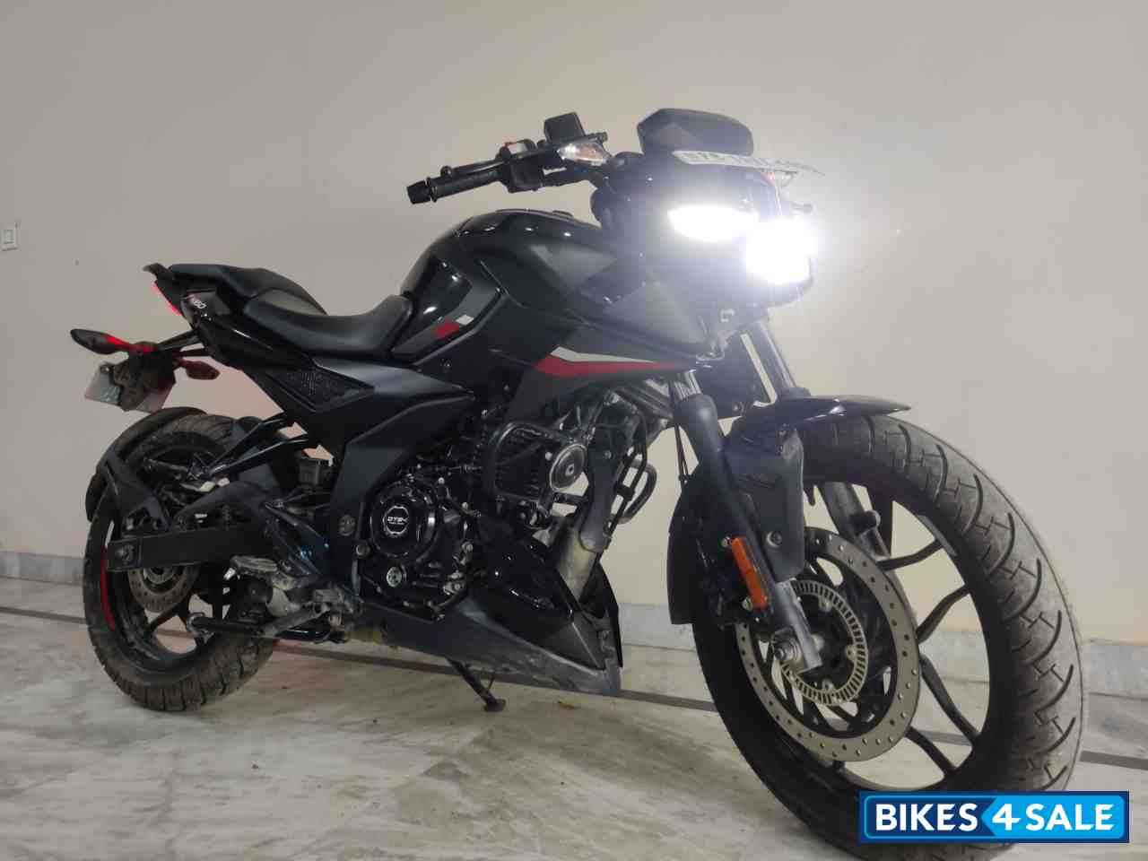 Black Bajaj Pulsar N160 Dual Channel ABS Black Bajaj Pulsar N160 Dual Channel ABS