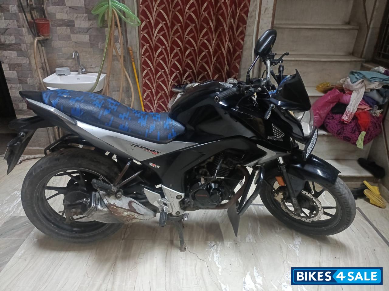 Black Honda CB Hornet 160R Black Honda CB Hornet 160R