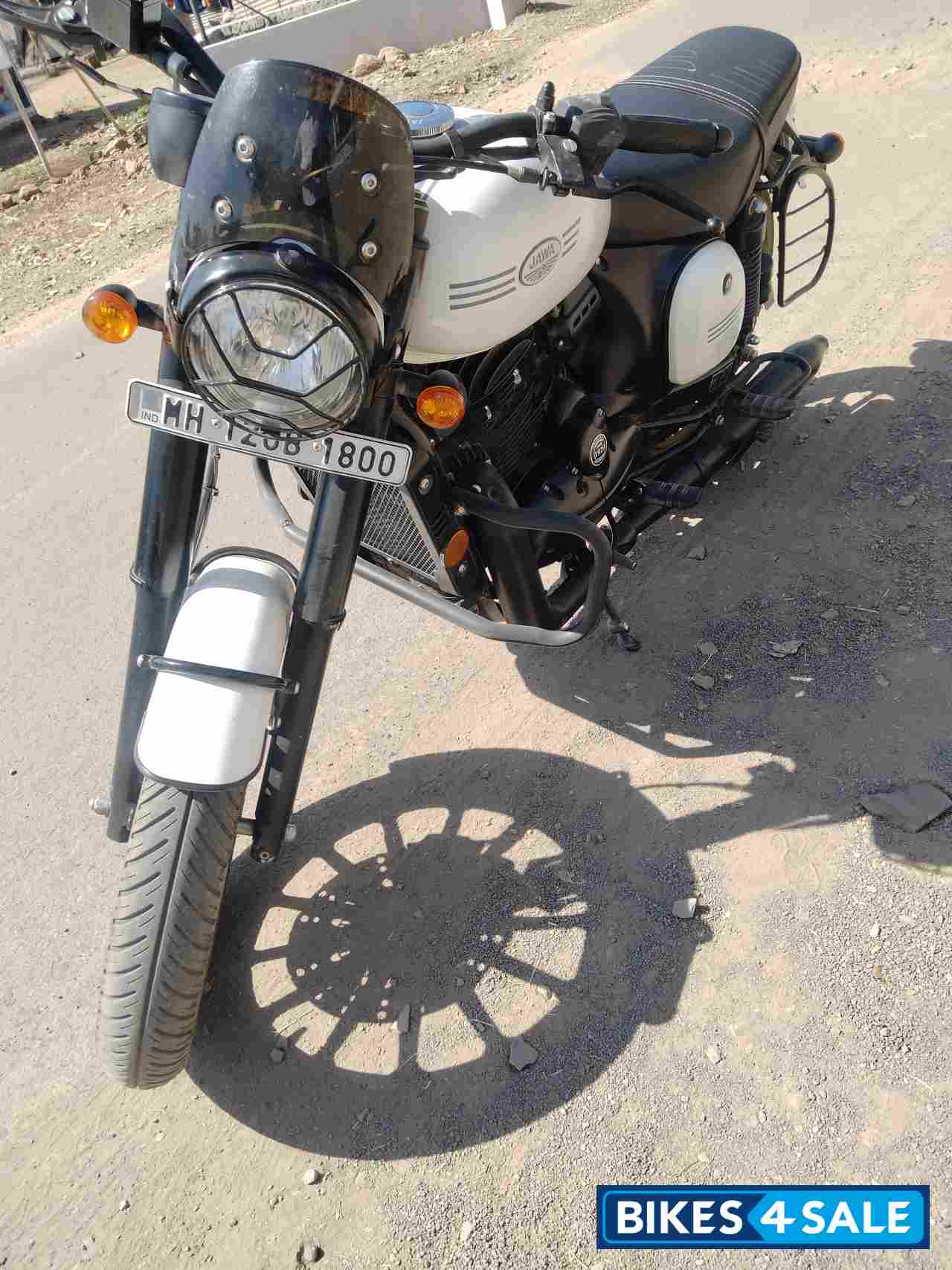 Jawa 42 Dual Channel ABS Sirius White Jawa 42 Dual Channel ABS Sirius White