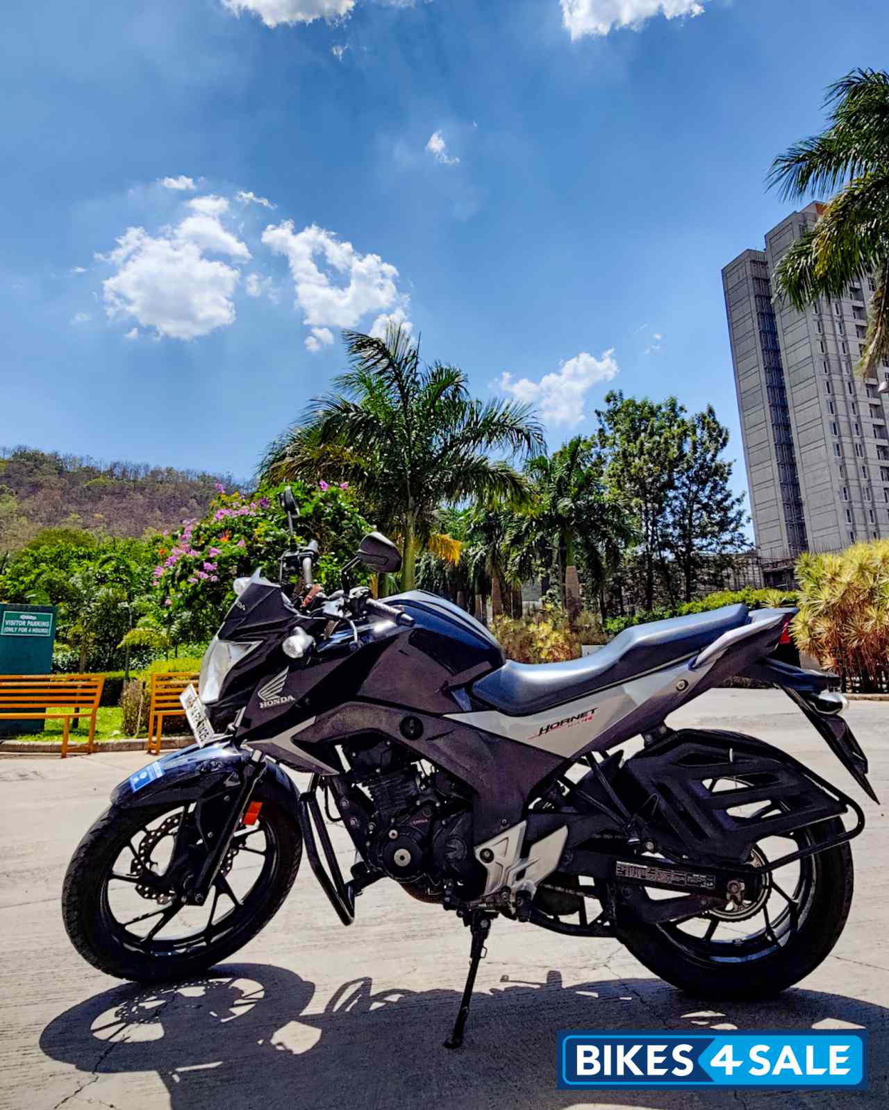 Black Honda CB Hornet 160R Black Honda CB Hornet 160R