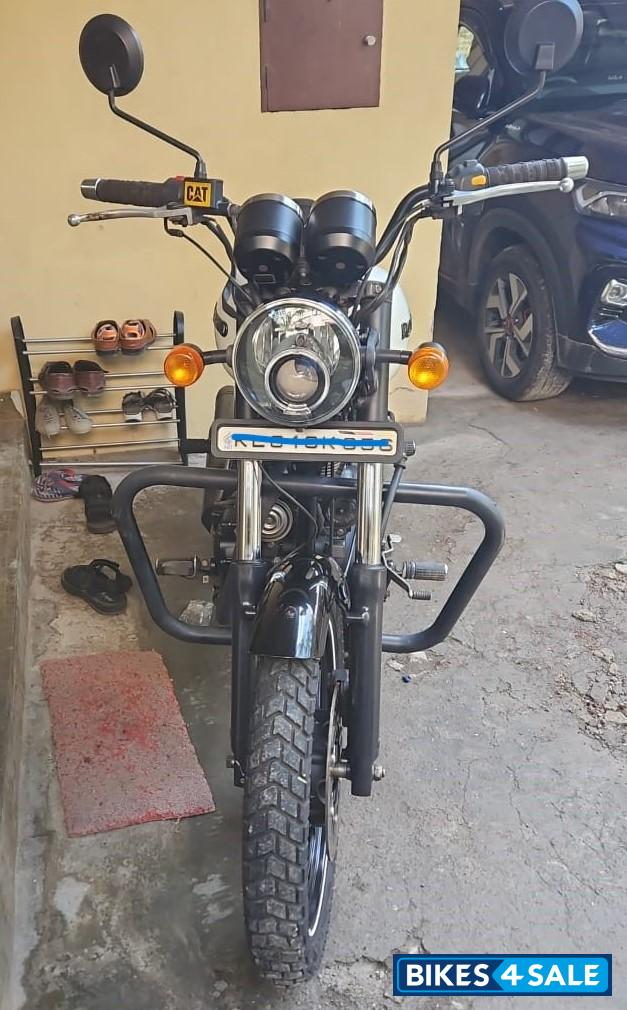 White Royal Enfield Thunderbird X 350 White Royal Enfield Thunderbird X 350