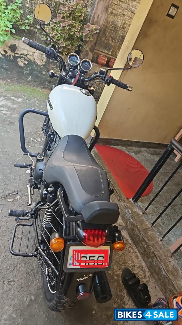 White Royal Enfield Thunderbird X 350 White Royal Enfield Thunderbird X 350