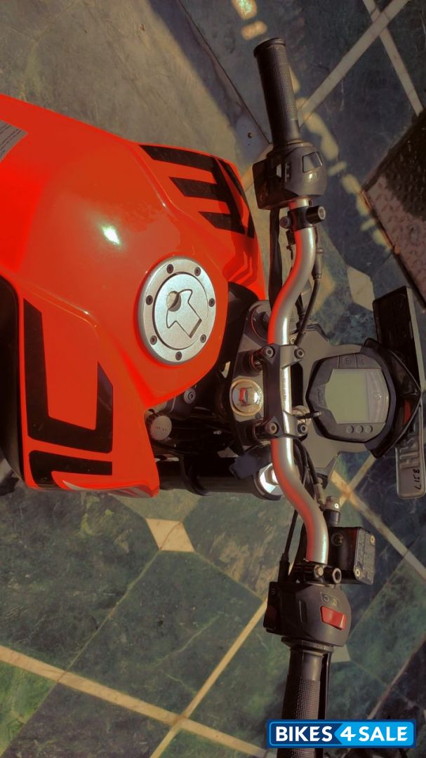 Orange KTM Duke 125 Orange KTM Duke 125