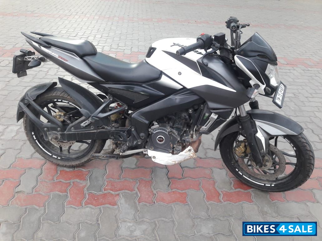 White Color Bajaj Pulsar NS200 White Color Bajaj Pulsar NS200
