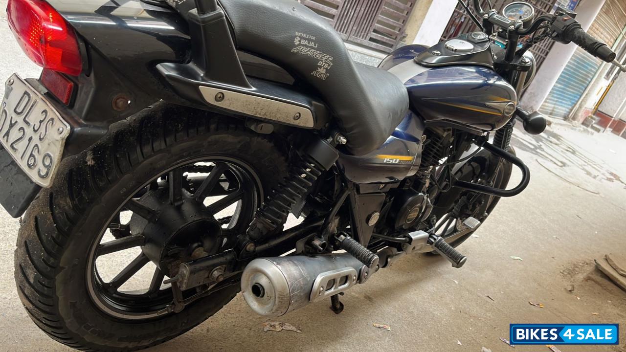 Blue Bajaj Avenger Street 150