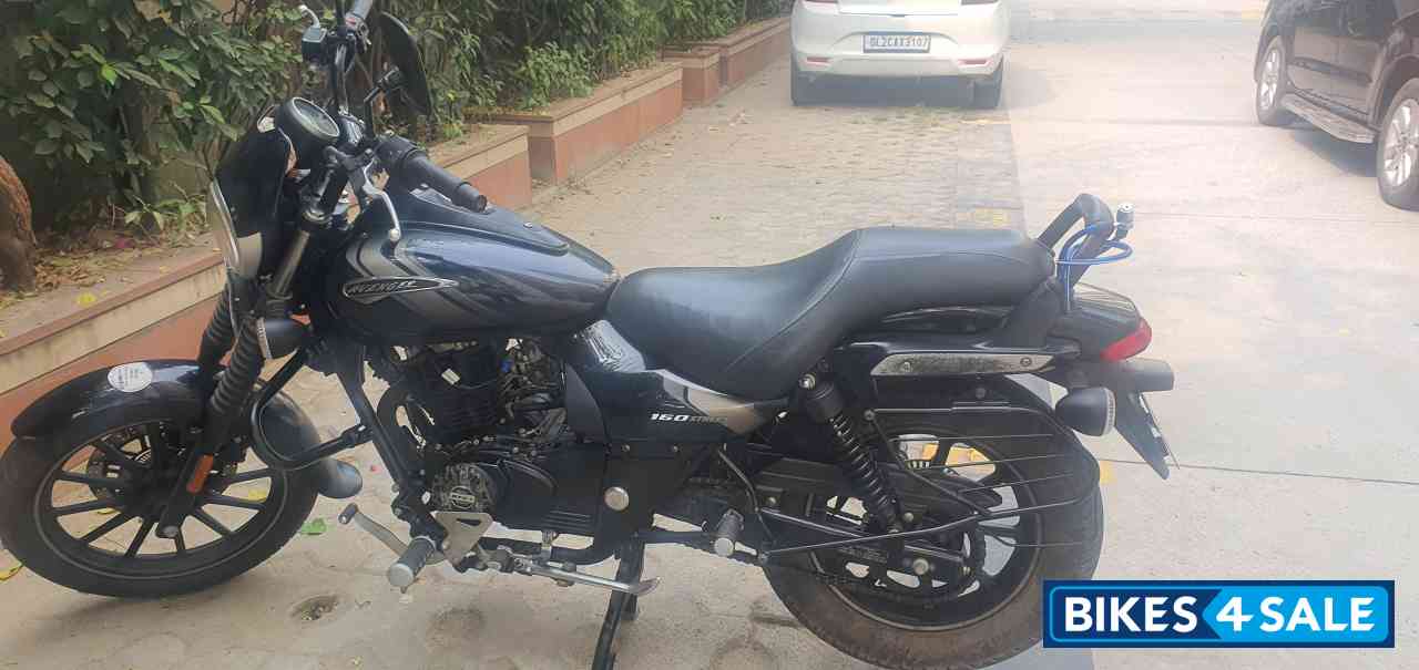 Black Bajaj Avenger Street 160 BS6