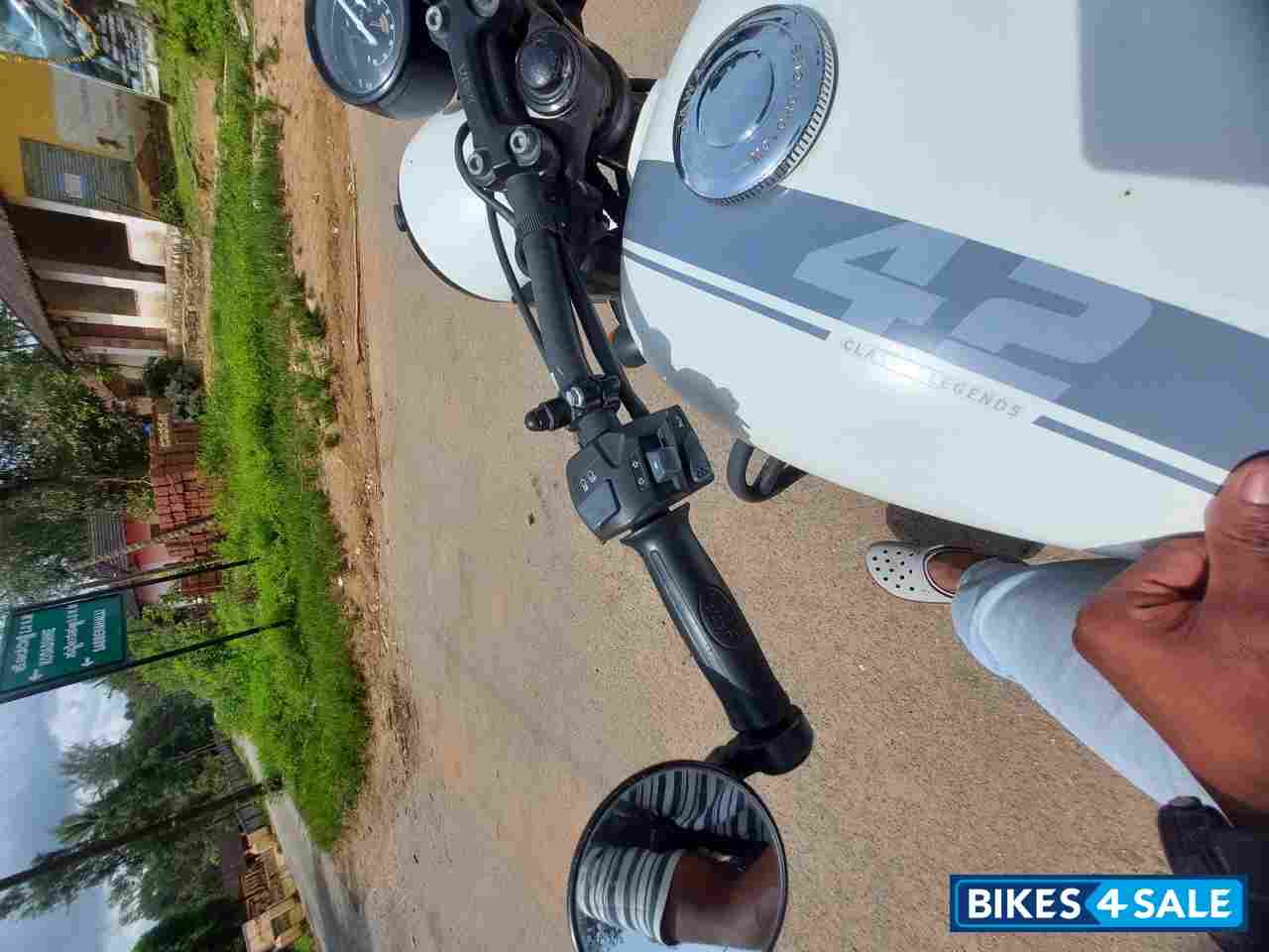 Jawa 42 Dual Channel ABS Sirius White Jawa 42 Dual Channel ABS Sirius White