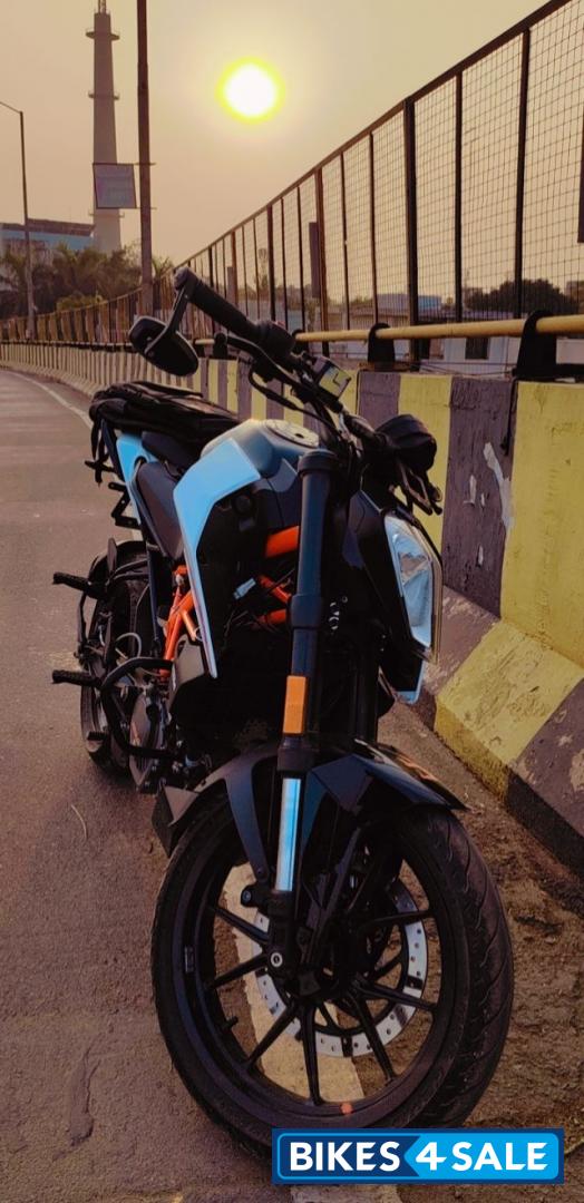 Black & White KTM Duke 125 Black & White KTM Duke 125