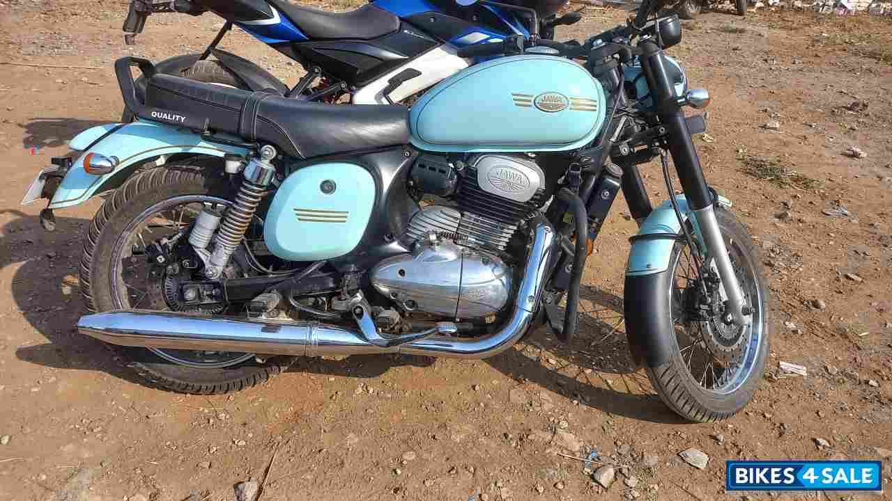 Helleys Tell Jawa forty two BS6 Helleys Tell Jawa forty two BS6