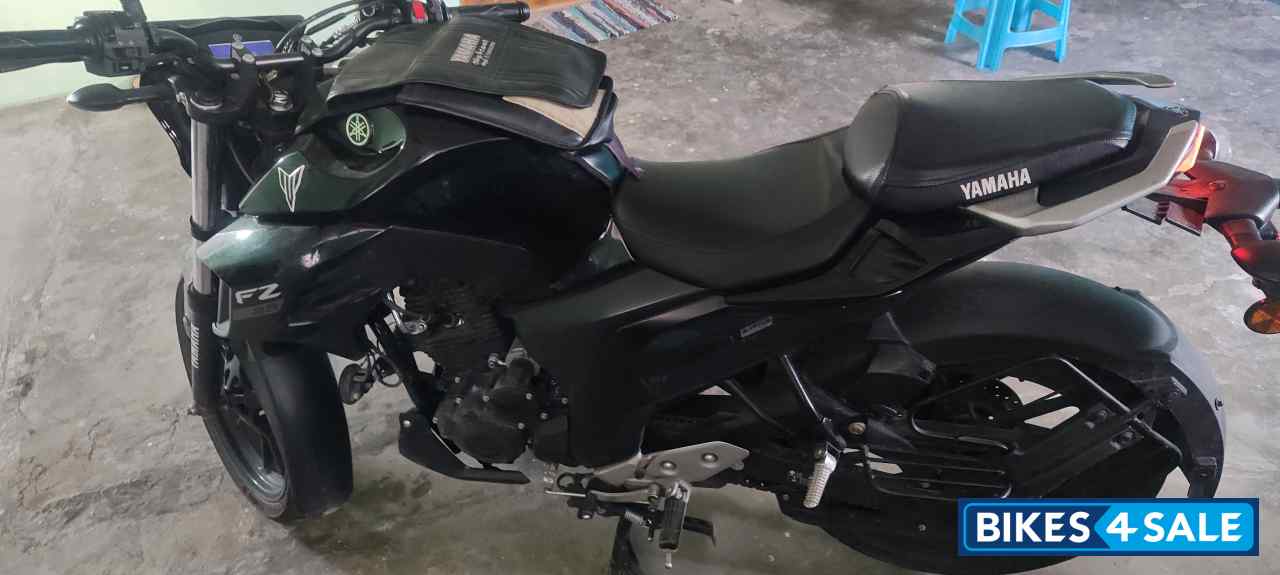 Black Yamaha FZS 25 2022 Black Yamaha FZS 25 2022