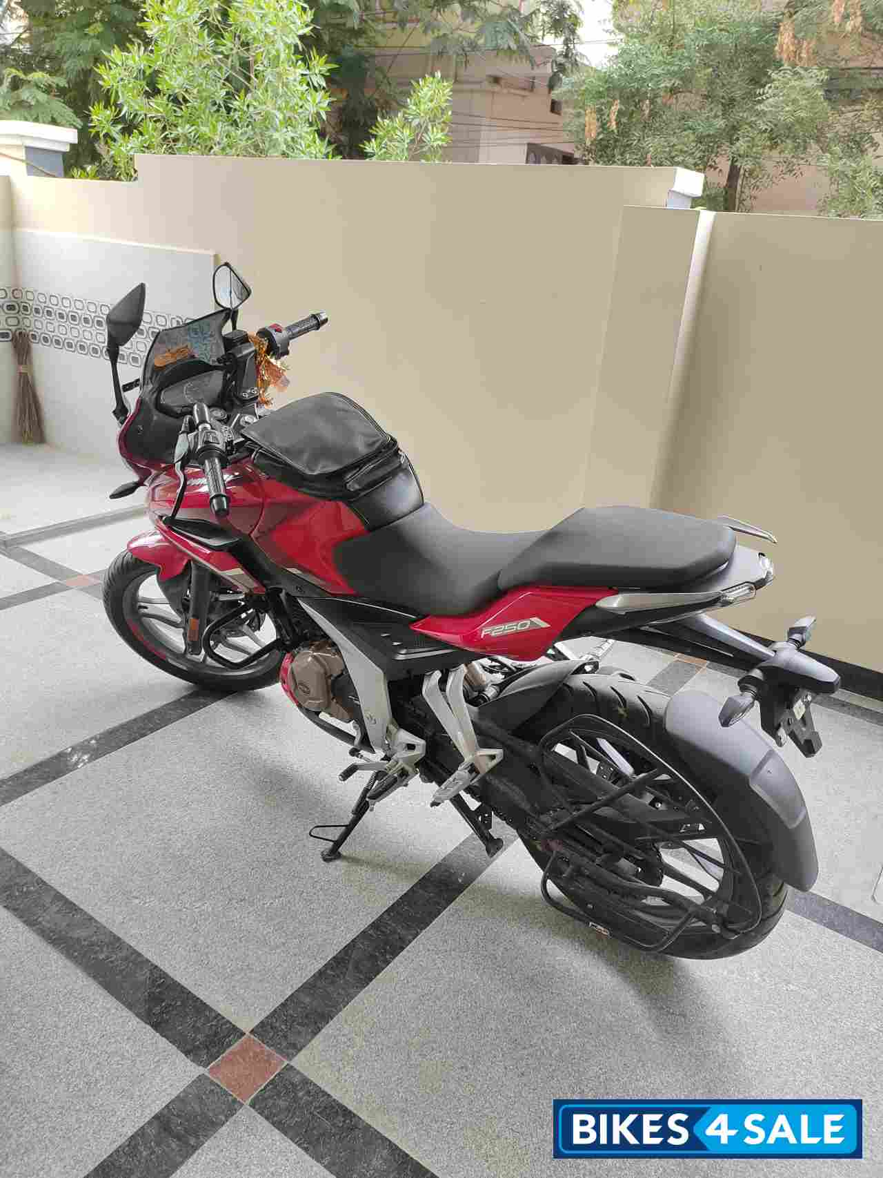 Glassy Red Bajaj Pulsar F250 Glassy Red Bajaj Pulsar F250