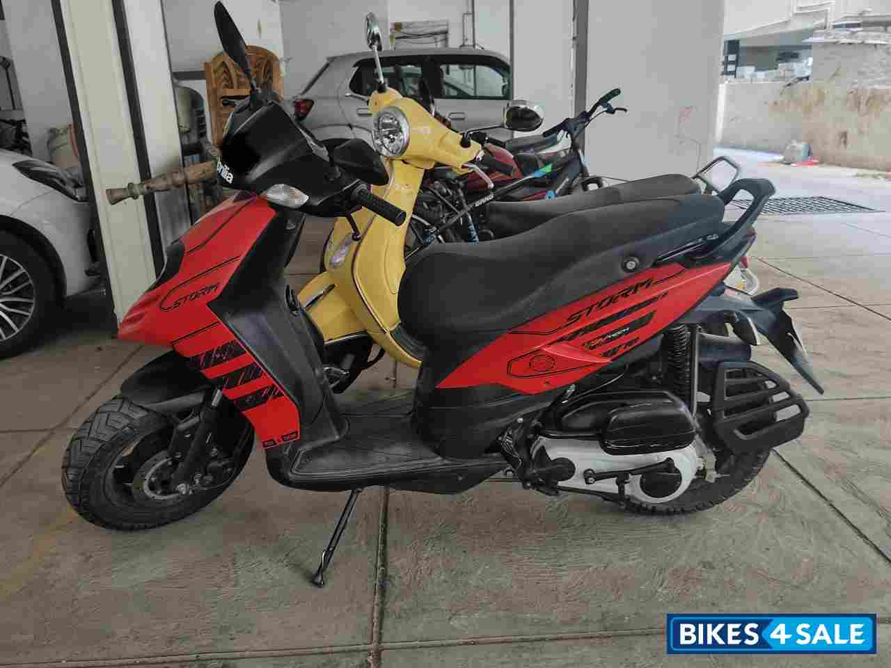Red Aprilia Storm 125 Red Aprilia Storm 125